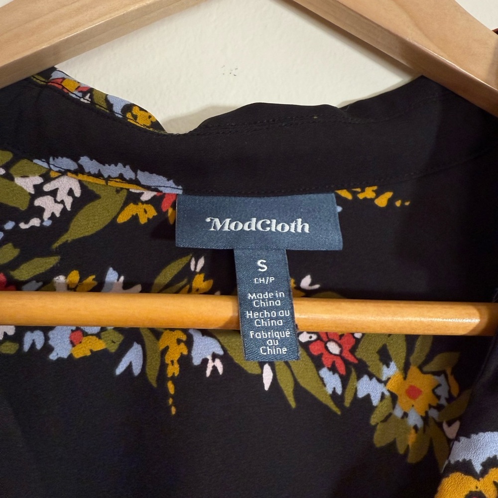 Modcloth Size S Black Floral Blouse - Picture 3 of 7